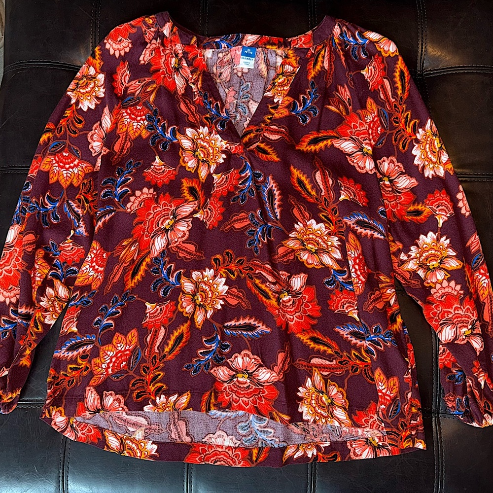 Old Navy      long-sleeve       split neck top                 WOMENS PETITE XS
